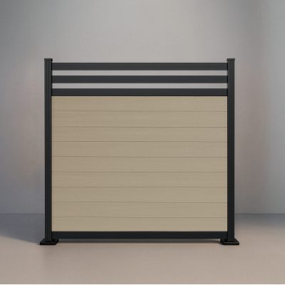 GWF® Deluxe Trellis horizontal composite fence in Sandy Birch, nine embossed wood-grain boards beneath a twin 80mm trellis crown on a 6063-T5 aluminum frame. Title: GWF® Deluxe Trellis Horizontal Composite Fence - Sandy Birch