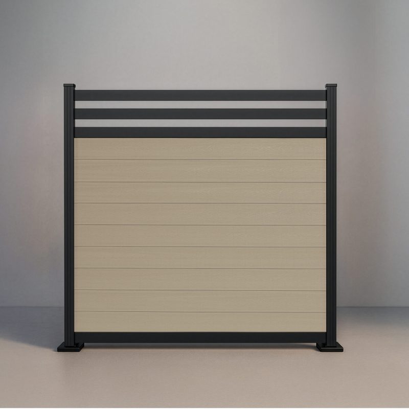 GWF® Deluxe Trellis horizontal composite fence in Sandy Birch, nine embossed wood-grain boards beneath a twin 80mm trellis crown on a 6063-T5 aluminum frame. Title: GWF® Deluxe Trellis Horizontal Composite Fence - Sandy Birch